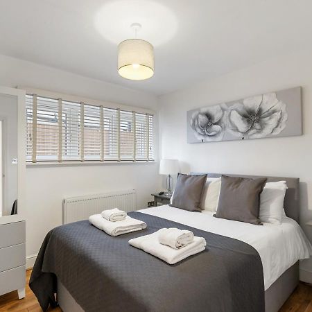 Two Bed Flat In Bush Hill Park Apartment Enfield Exterior photo