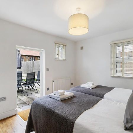 Two Bed Flat In Bush Hill Park Apartment Enfield Exterior photo